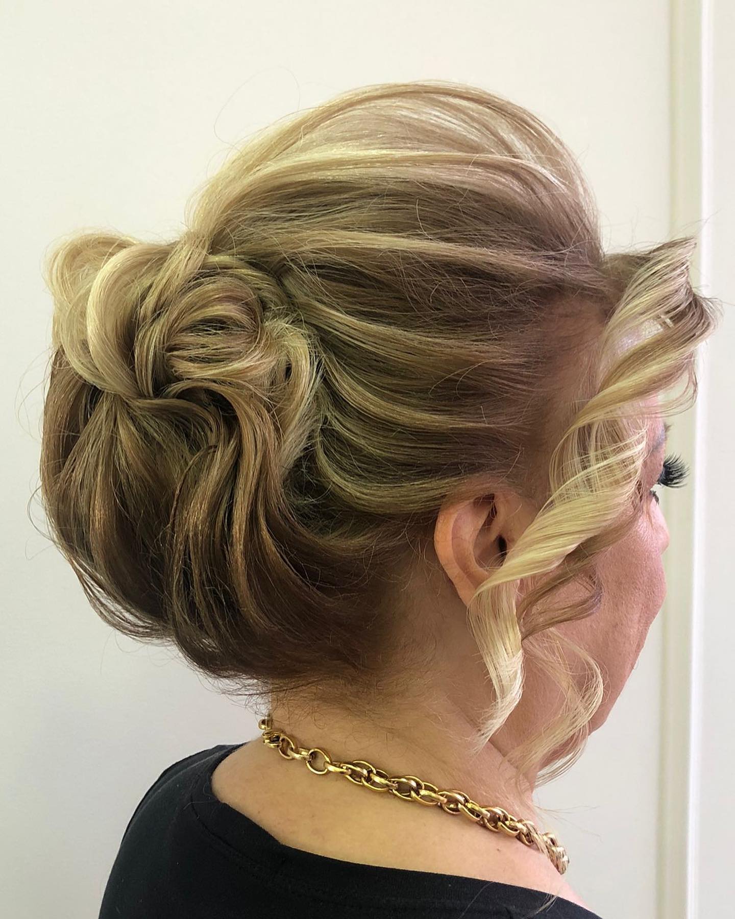 Penteado para Madrinha em Valinhos – Elegância no Cirs Salão Penteado para Madrinha em Valinhos – Elegância no Cirs Salão