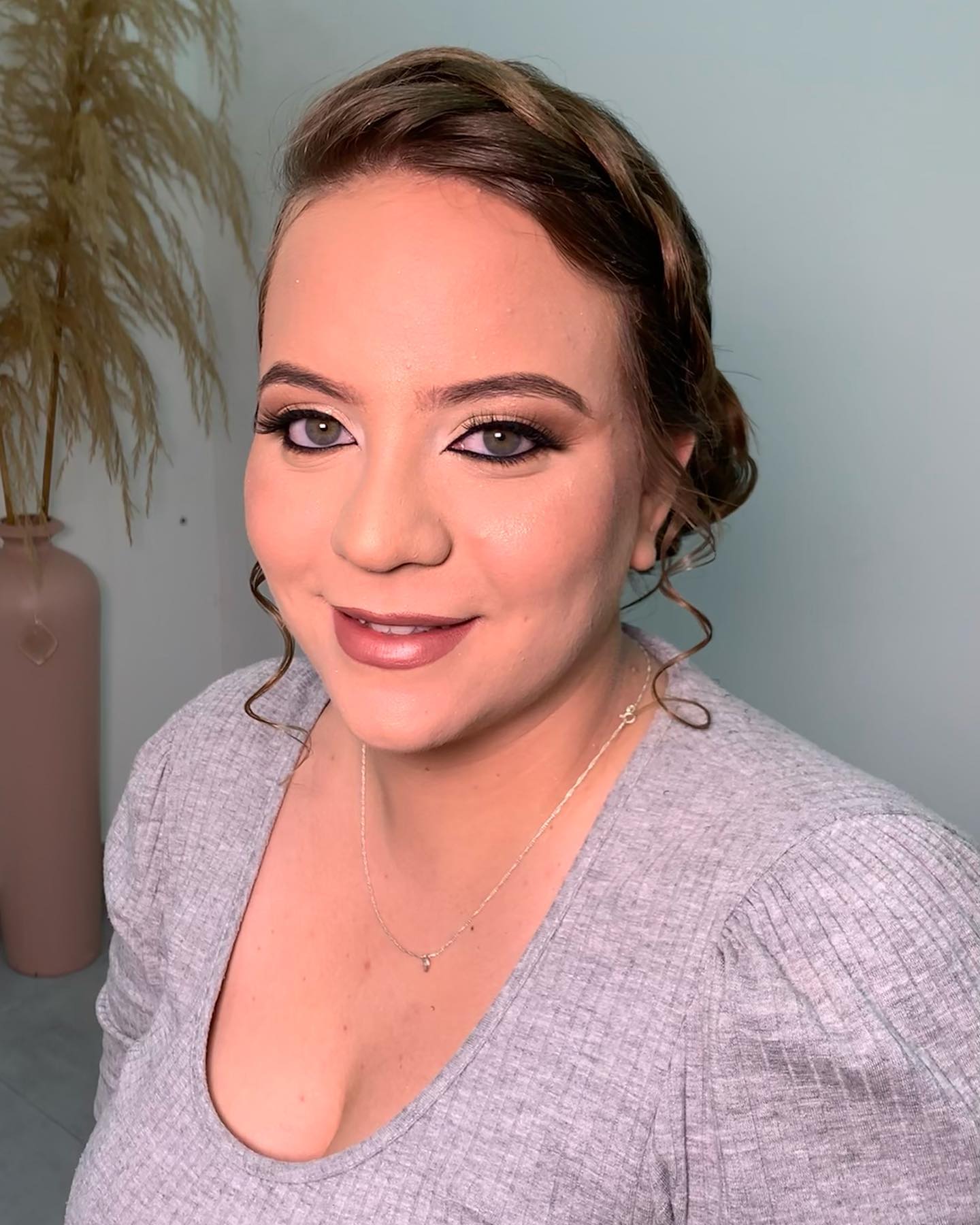 Penteado para Madrinha em Valinhos – Elegância no Cirs Salão Penteado para Madrinha em Valinhos – Elegância no Cirs Salão