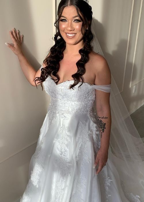 Noiva com penteado e maquiagem do Cirs Salão de Beleza, Valinhos