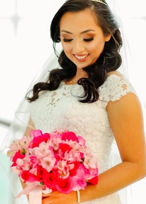 Noiva com penteado e maquiagem do Cirs Salão de Beleza, Valinhos