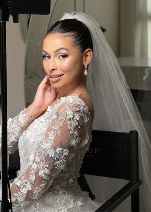 Noiva com penteado e maquiagem do Cirs Salão de Beleza, Valinhos