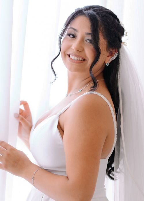 Noiva com penteado e maquiagem do Cirs Salão de Beleza, Valinhos