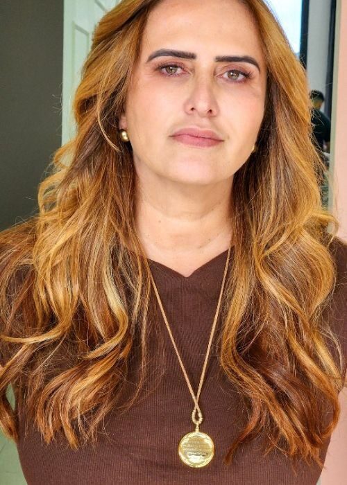 Coloração e mechas no Cirs Salão de Beleza, Vila Olivo, Valinhos