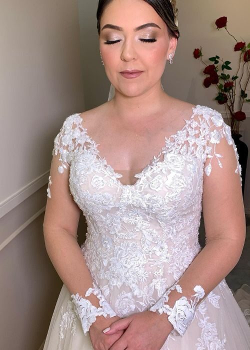 Noiva com penteado e maquiagem do Cirs Salão de Beleza, Valinhos