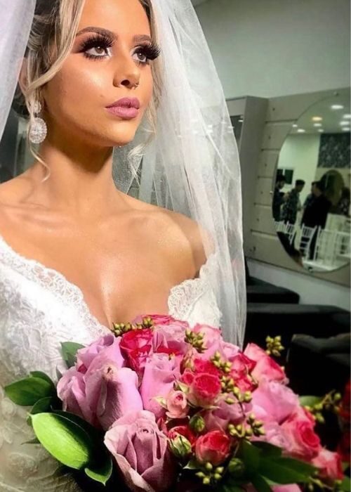 Noiva com penteado e maquiagem do Cirs Salão de Beleza, Valinhos