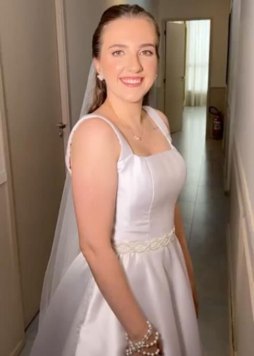 Noiva com penteado e maquiagem do Cirs Salão de Beleza, Valinhos