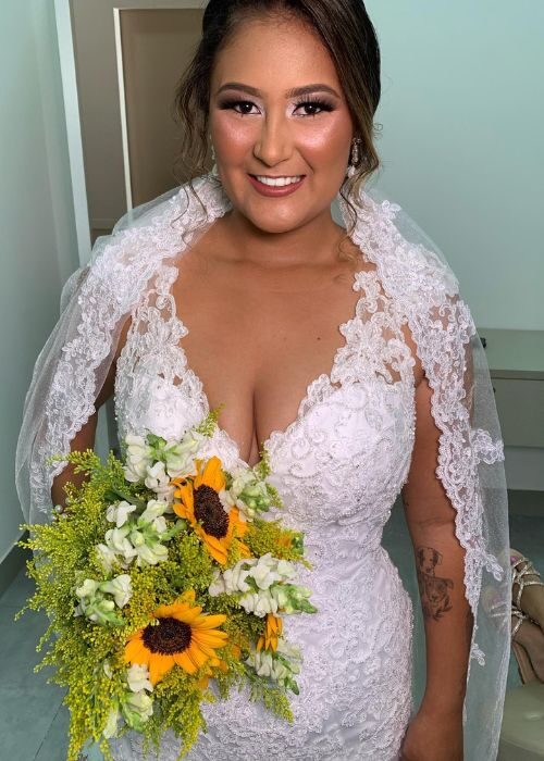 Noiva com penteado e maquiagem do Cirs Salão de Beleza, Valinhos